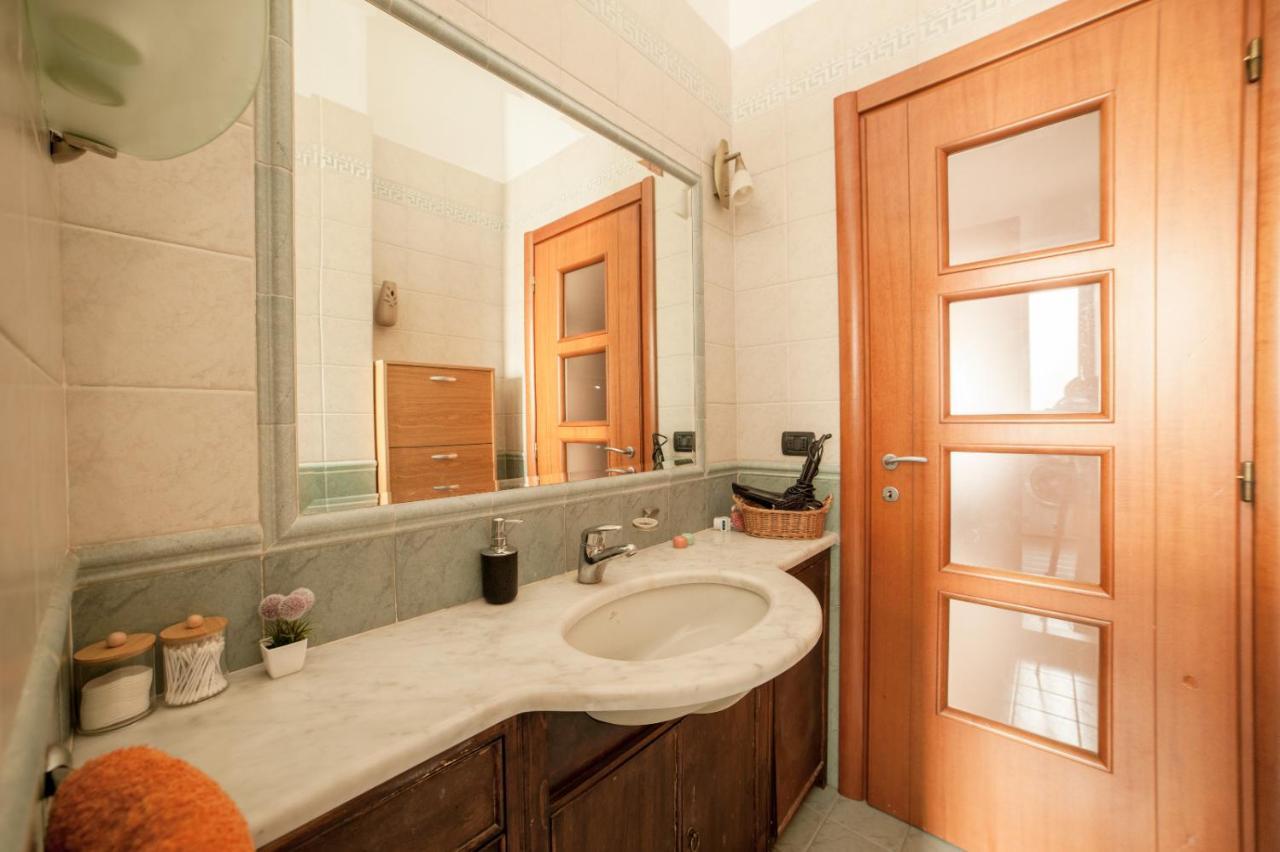 Cozy Room Stanza Close City Center In A Family House Stanza In Appartamento Condiviso Noi Viviamo In Casa Stanza In Affitto Turin Exterior photo